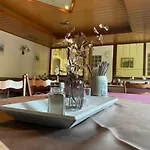Zur Burgruine Hotell Pottenstein