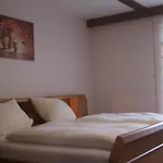 Zur Burgruine * بوتينشتاين