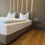 Zur Burgruine فندق
