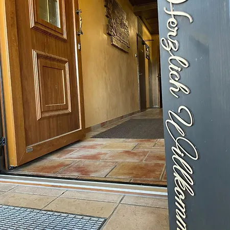 Zur Burgruine Hotel