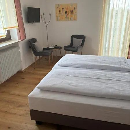 Zur Burgruine Pottenstein