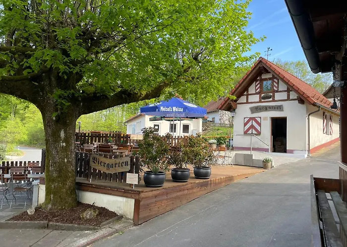 Zur Burgruine * بوتينشتاين