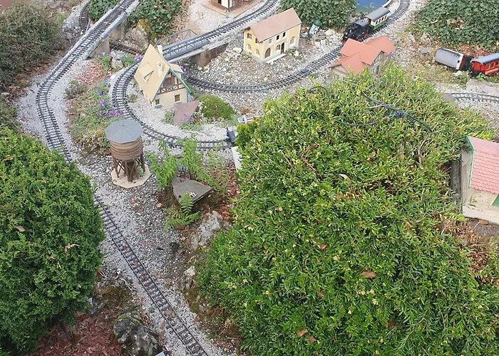 Zur Burgruine Pottenstein