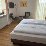 Zur Burgruine 포텐스타인