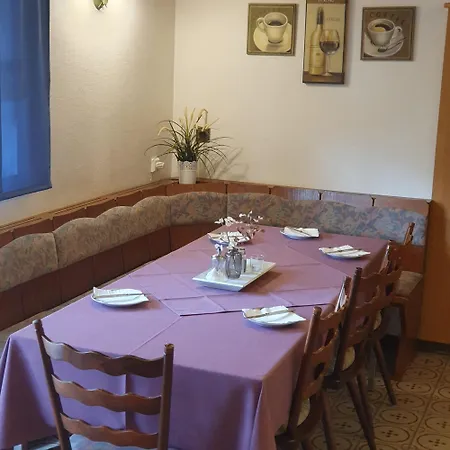 Zur Burgruine