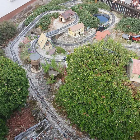 Zur Burgruine Pottenstein